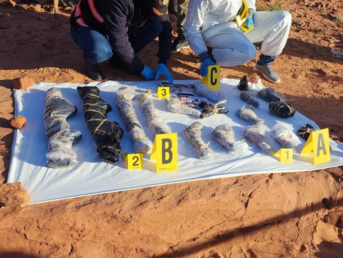 Archivo - Armamento incautado por las autoridades de Marruecos en el marco de las investigaciones sobre una célula del grupo yihadista Estado Islámico