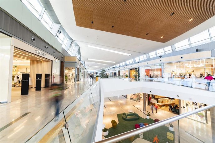 Archivo - Galería de Puerto Puerto Venecia, en Zaragoza.