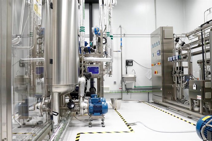 Archivo - Una sala de la Nave de Producción de medicamentos del Laboratorio del Centro Militar de Farmacia de la Defensa en la base logística de San Pedro, centro en el que han modificado su forma de trabajar enfocándose ahora sobre todo a fármacos indica