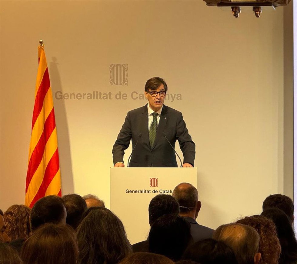 El presidente de la Generalitat, Salvador Illa, en la apertura de la Jornada sobre l'Any Internacional de la Cincia i la Tecnologia Quntiques en el Palau de la Generalitat.