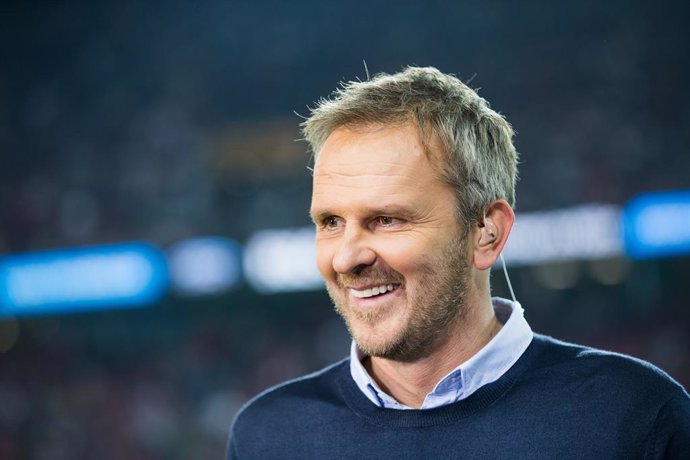 Archivo - FILED - 16 September 2016, North Rhine-Westphalia, Cologne: Former Bayern Munich midfielder Dietmar Hamann is pictured before the German Bundesliga soccer match between FC Cologne and SC Freiburg at RheinEnergieStadion. Photo: Rolf Vennenbernd/d