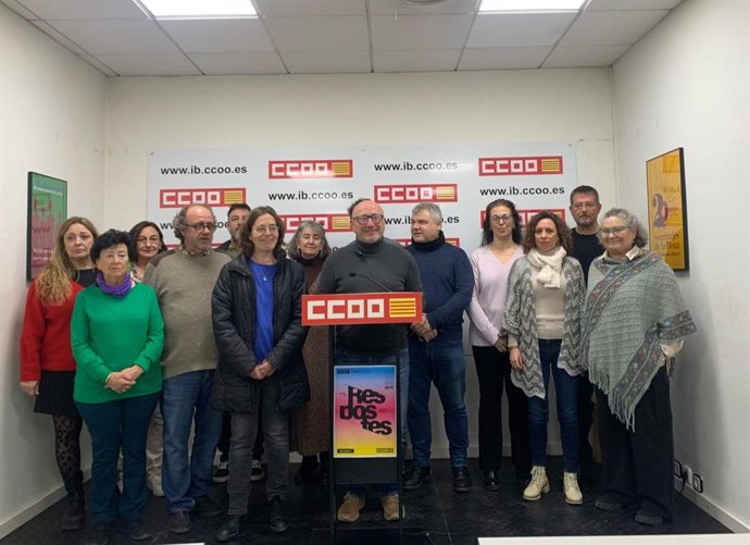 El secretario general de CCOO Baleares, José Luis García, y representantes y miembros del sindciato.