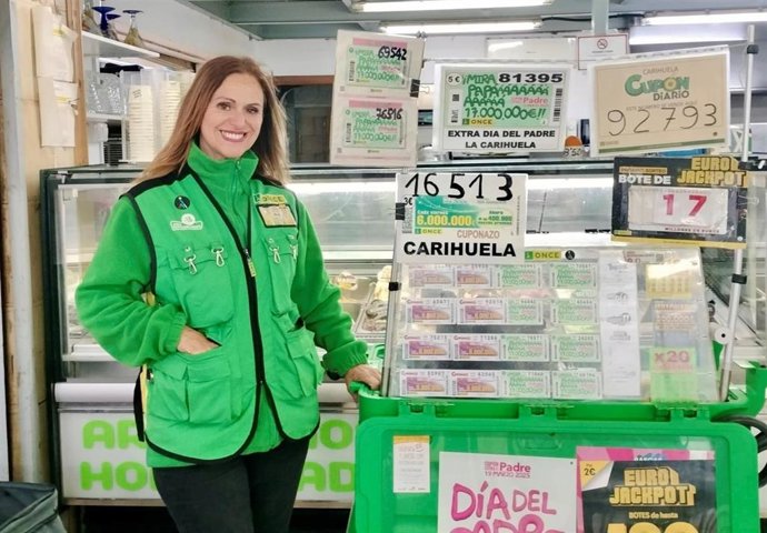 Ana Castillo, vendedora de la ONCE en el barrio de La Carihuela en Torremolinos.