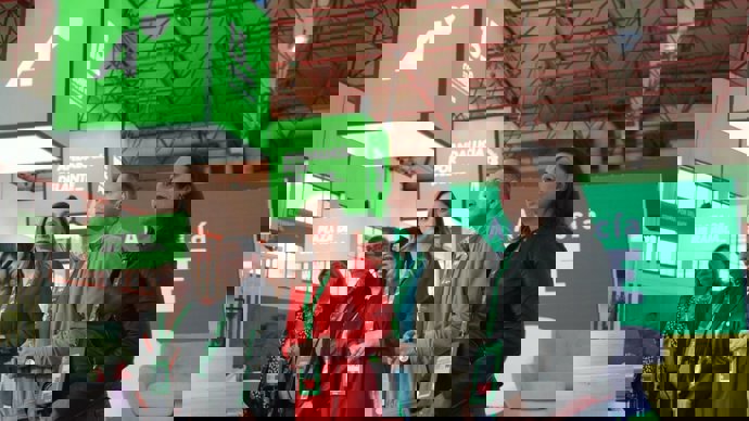 La portavoz del PSOE-A, María Márquez, atiende a los medios durante una visita a las instalaciones del XV Congreso Regional del partido