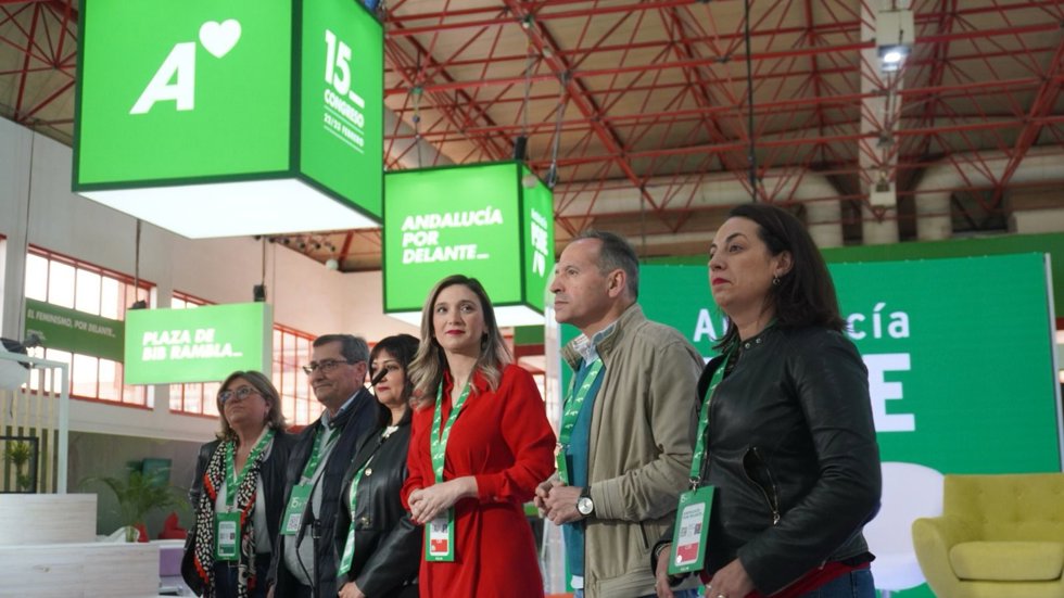 La portavoz del PSOE-A, María Márquez, atiende a los medios durante una visita a las instalaciones del XV Congreso Regional del partido