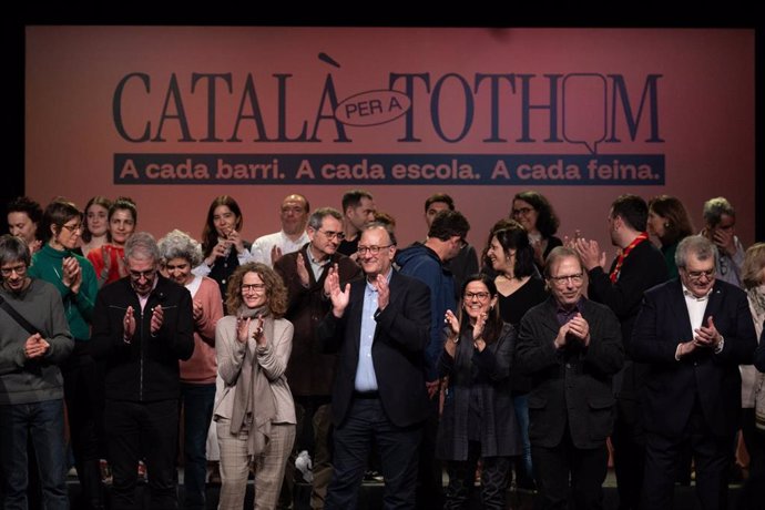 El president d'Òmnium, Xavier Antich, durante la presentación del movimiento ‘Català per a tothom’, en el Born CCM, a 21 de febrero de 2025, en Barcelona, Catalunya (España). Cerca de 30 entidades, sindicatos y organizaciones han presentado el movimiento 