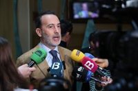 Le Senne admite que se ha desprestigiado el Parlament, pero sigue sin ver motivos para dimitir