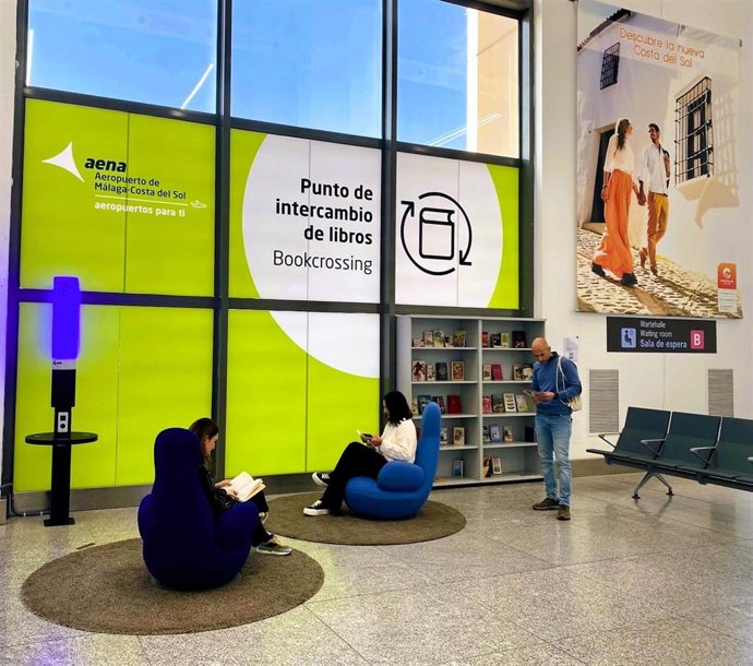El aeropuerto de Málaga-Costa del Sol estrena una zona de intercambio de libros