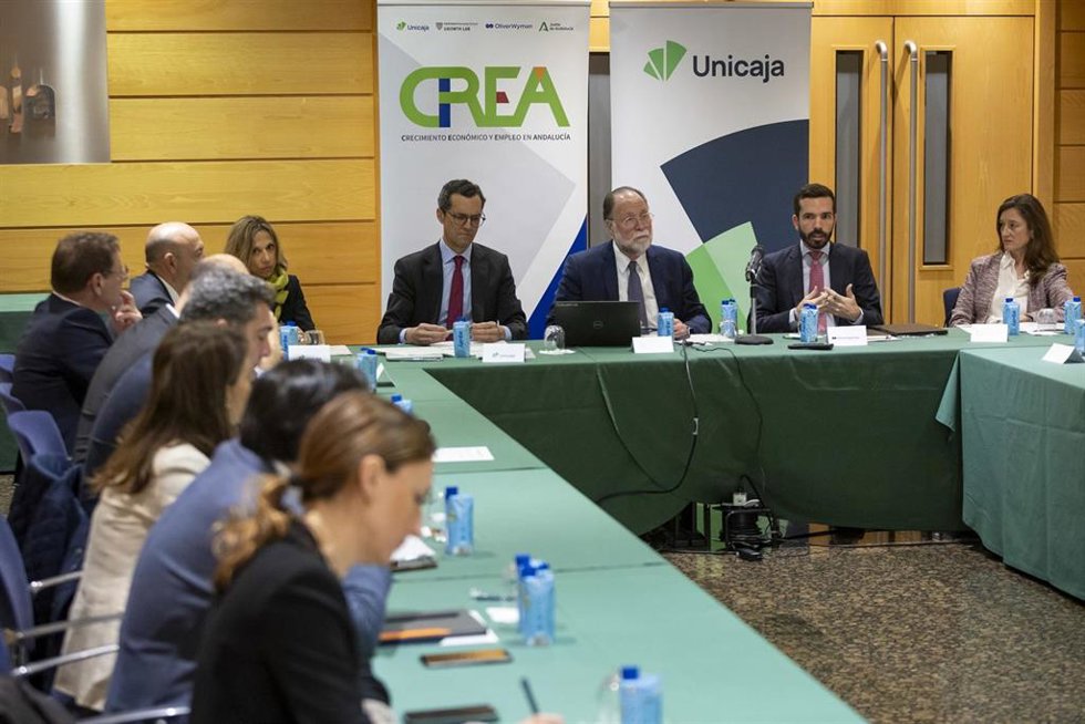El proyecto CREA (Crecimiento Económico y Empleo en Andalucía) es una iniciativa impulsada por Unicaja, en colaboración con la Junta de Andalucía, el Growth Lab de la Universidad de Harvard y la consultora Oliver Wyman.