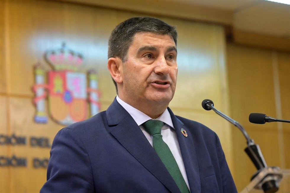 Archivo - El delegado del Gobierno en Galicia, Pedro Blanco, atiende a los medios para informar sobre el naufragio del buque 'Argos Georgia' en Malvinas, en la Delegación del Gobierno, a 24 de julio de 2024, en A Coruña, Galicia (España). Nueve tripulan