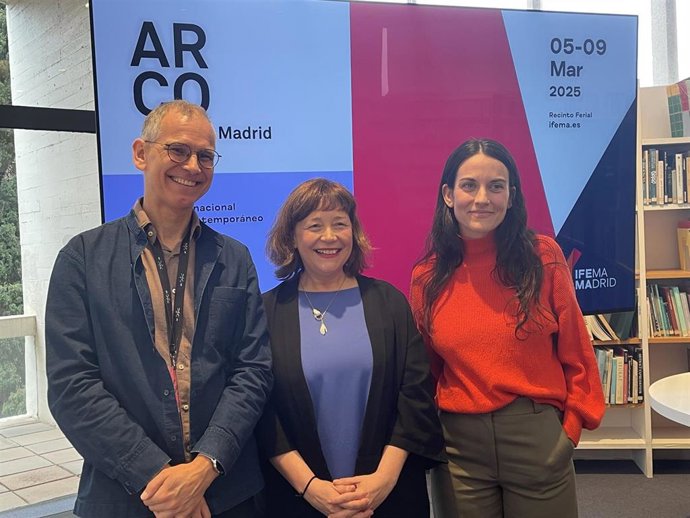 El director de la Fundació Miró Marko Daniel, la directora de ARCO Maribel López y la integrante del comité organizador Joana Roda, en rueda de prensa en Barcelona