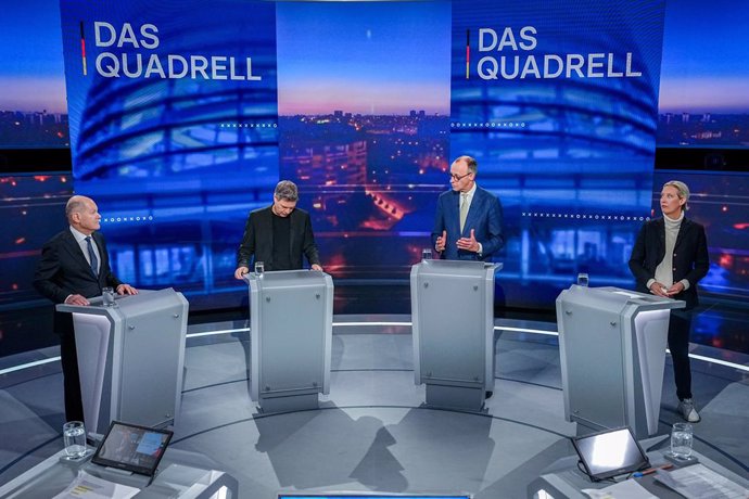 16 February 2025, Berlin: (L-R) Germany's Chancellor Olaf Scholz, Robert Habeck, lead candidate of Alliance 90/The Greens, vice-chancellor, and German minister for economic affairs and climate protection, Friedrich Merz, top candidate of the Christian Dem