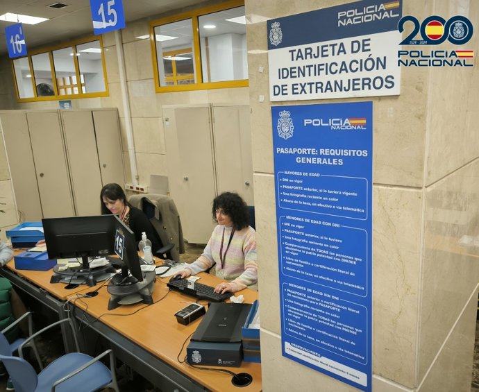 Dos detenidos en Málaga por vender citas de asilo en varias provincias