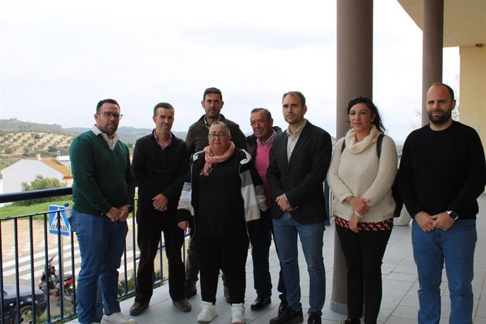 El coordinador general de IU Andalucía y diputado de Sumar en el Congreso, Toni Valero, entre otros, informan del impacto de diversos proyectos de megaplantas fotovoltaicas