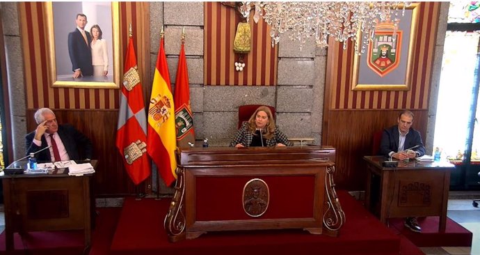Ayala  preside el Pleno del Ayuntamiento de Burgos.