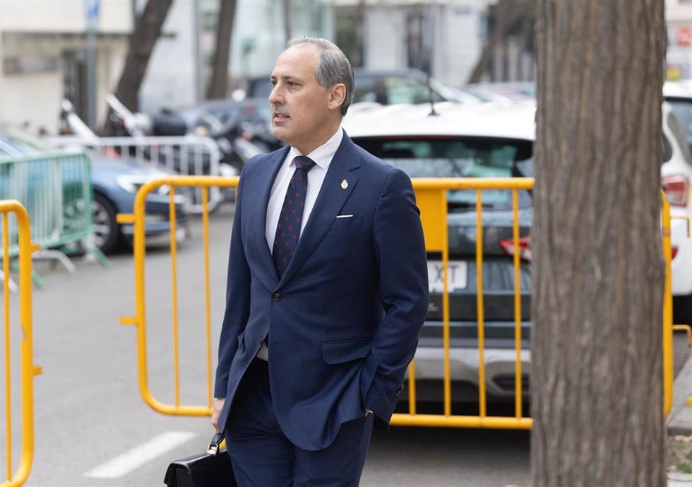 El decano del Ilustre Colegio de la Abogacía de Madrid (ICAM), Eugenio Ribón, a su llegada a declarar como testigo en el Tribunal Supremo.