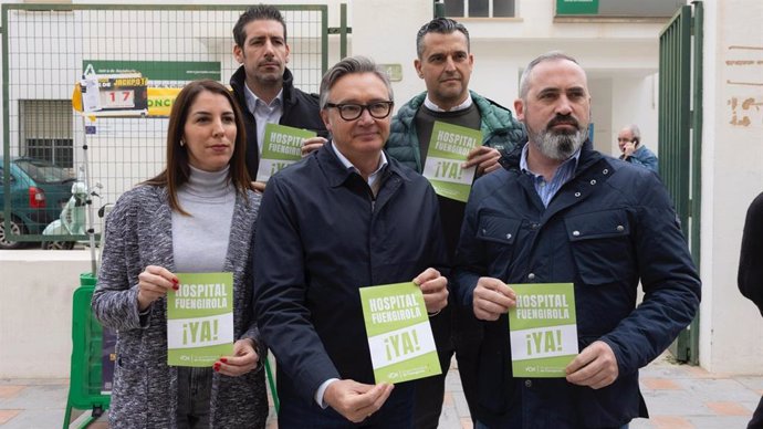 El portavoz del grupo parlamentario Vox en Andalucía Manuel Gavira; la parlamentaria autonómica Purificación Fernández; y el portavoz del grupo municipal en Fuengirola y diputado provincial, Antonio Luna, entre otros.