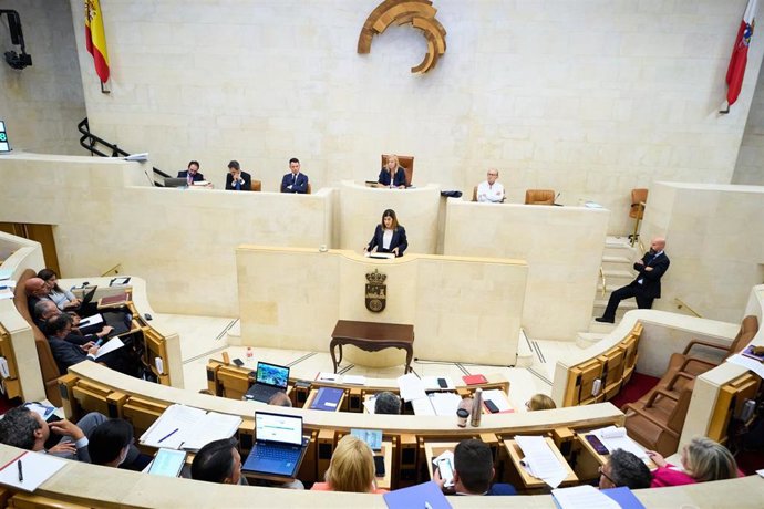 Archivo - Imagen de archivo de un Pleno del Parlamento de Cantabria