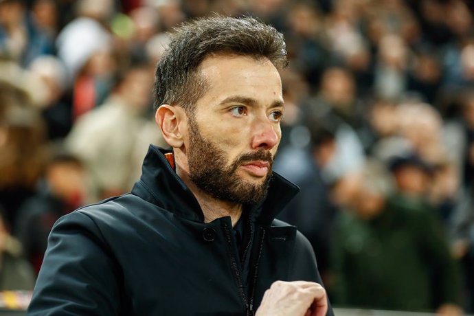 Carlos Corberan, head coach of Valencia, looks on during the Copa del Rey Quarter Final match between Valencia CF and FC Barcelona at Mestalla stadium on February 6, 2025, in Valencia, Spain.