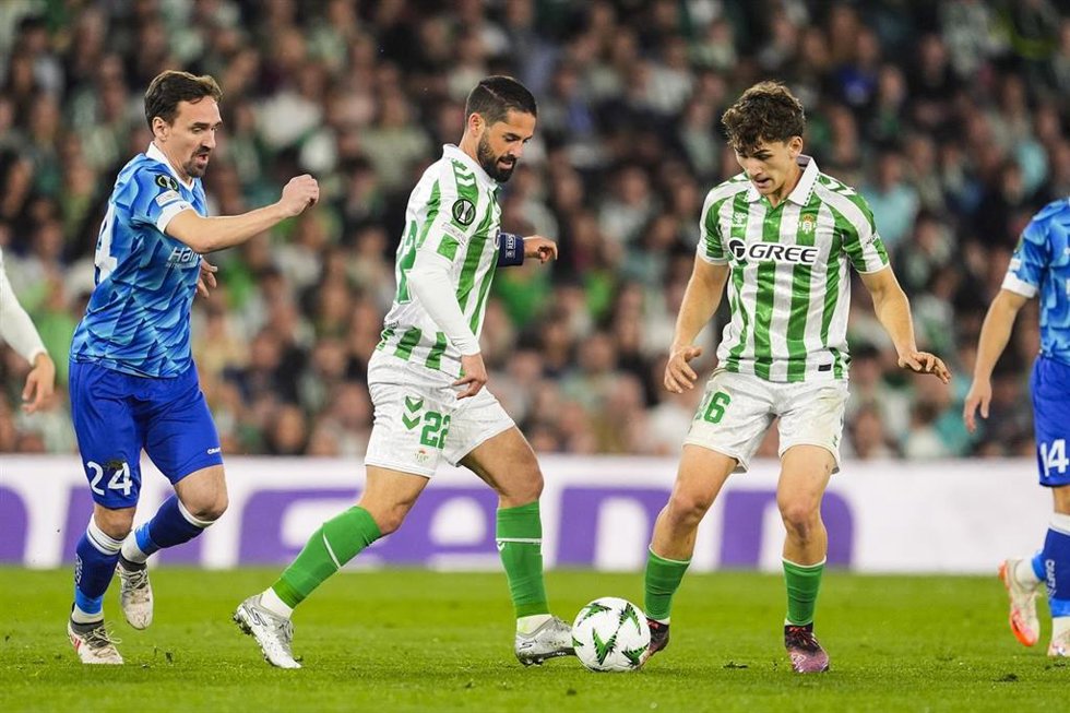Isco Alarcón durante un partido con el Real Betis