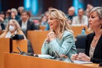 Díaz pide al PSOE impulsar la legislatura y salir a la "ofensiva" con una reforma fiscal de izquierdas