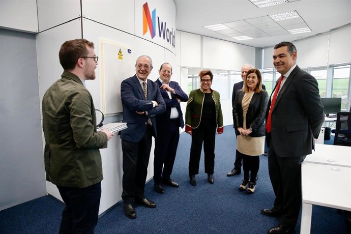 La presidenta de Cantabria, María José Sáenz de Buruaga, inaugura las instalaciones de NWorld en la Torre Xtela del PCTCAN