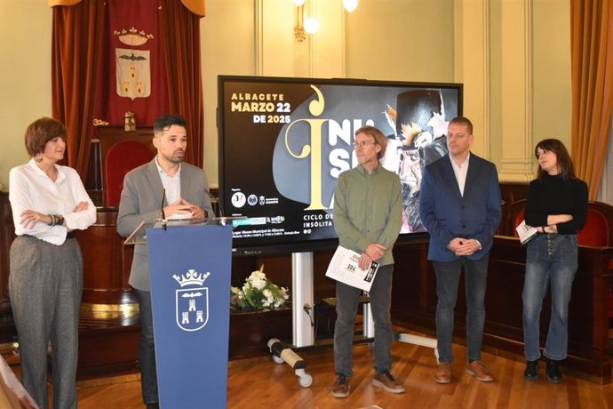 Presentación de la iniciativa 'Inusuales. Encuentros sobre literatura insólita'.