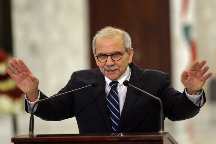 Archivo - January 14, 2025, Baabda, Lebanon: Lebanon's Prime Minister designate NAWAF SALAM gestures as he addresses journalists following his meeting with Lebanese President Michel Aoun. Salam said his hands are extended to everyone, in a gesture to the 