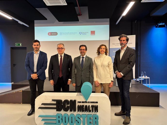 El director general de Biocat, Robert Fabregat; el tinent d'alcalde d'Economia, Jordi Valls; el rector de la Universitat de Barcelona, Joan Guàrdia; la directora del Parc Científic, Maria Terrades i el director de Barcelona Activa, Lorenzo di Pietro