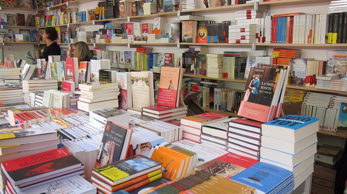 Archivo - Imagen de archivo de una edición de la Feria del Libro de València. 