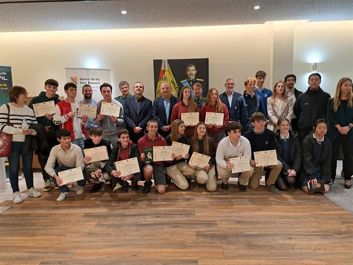 Alumnos ganadores de la fase autonómica de la VI Ciberliga de la Guardia Civil.