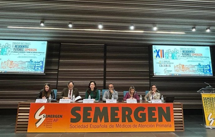 Acto inaugural de las XII Jornadas Nacionales de Residentes y Tutores  de la Sociedad Española de Médicos de Atención Primaria (Semergen) que se celebran en Cáceres