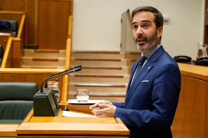 Archivo - El consejero de Turismo, Comercio y Consumo, Javier Hurtado