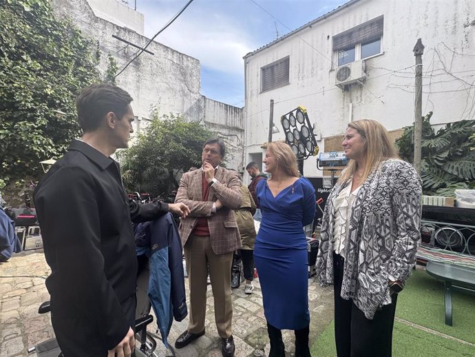La delegada de Turismo y Cultura del Ayuntamiento de Sevilla, Angie Moreno, en el rodaje de la segunda temporada de 'Berlín'.