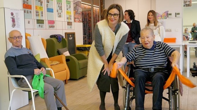 La diputada general de Bizkaia, Elixabete Etxanobe, visita el centro etxeTIC de Etxebarri.