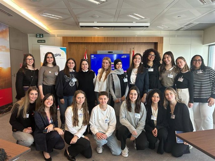 Las 15 jóvenes españolas ganadoras del programa 'Ambassador for a Day'.