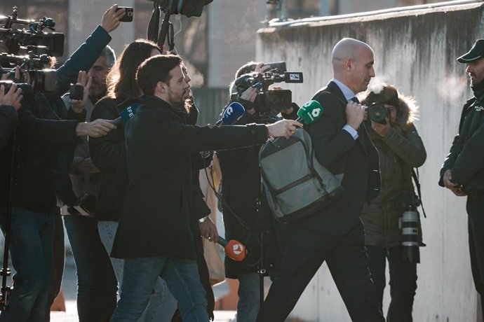 El expresidente de la Real Federación Española de Fútbol (RFEF) Luis Rubiales, a su llegada a una jornada de su juicio por su beso a Jenni Hermoso