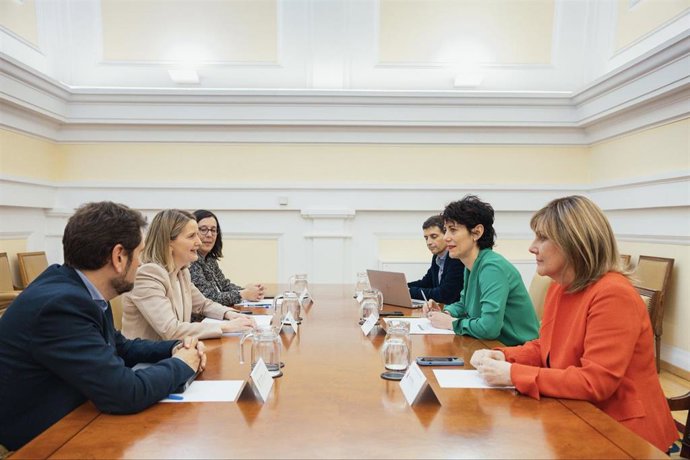 Reunión de la ministra Elma Saiz y de la consellera Mònica Martínez Bravo