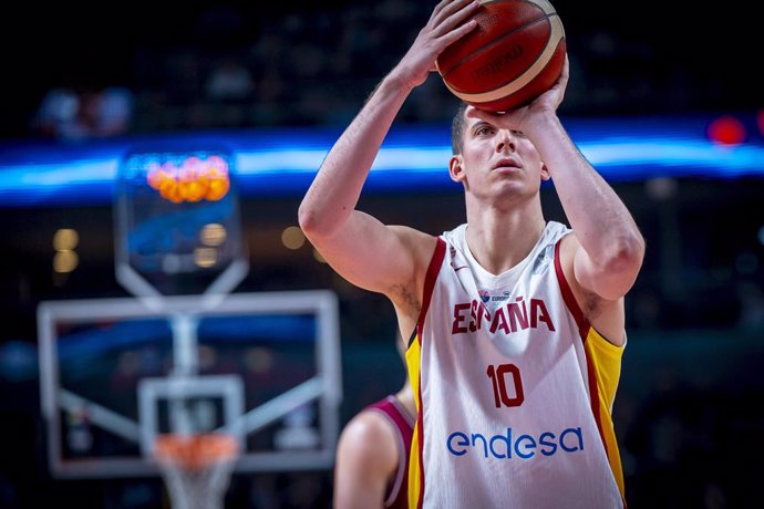 El jugador de la selección española de baloncesto Miquel Salvó, en un partido ante Letonia.