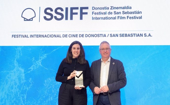 Amaia Serrulla, responsable de Sostenibilidad del Festival de San Sebastián, junto al diputado de Sostenibilidad, José Ignacio Asensio