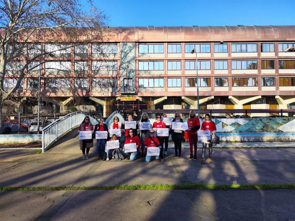 UGT Servicios Públicos (UGT SP) de Córdoba se concentra ante la Delegación del Ministerio de Trabajo y Economía Social en Córdoba.