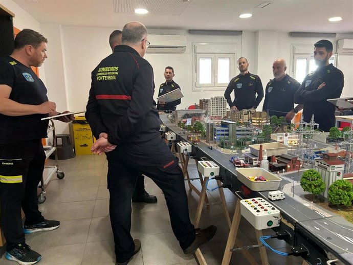 Bomberos del Sepei de la Diputación de Cáceres se forman en gestión y coordinación de un puesto de mando avanzado