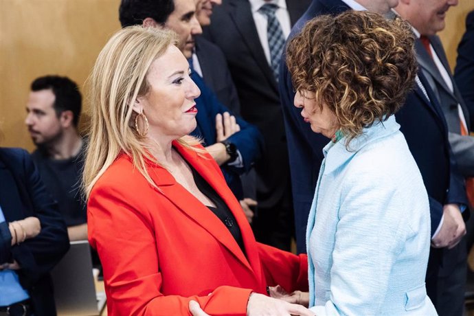 Archivo - La consejera de Economía, Carolina España, y la vicepresidenta y ministra de Hacienda, María Jesús Montero, en una imagen de diciembre de 2023 en el Consejo de Política Fiscal y Financiera (CPFF).