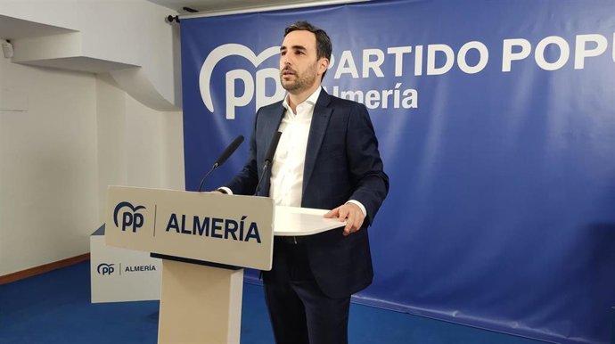 El portavoz del PP de Almería, Carlos Sánchez.