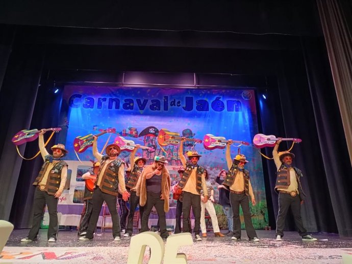 Actuación de la chirigota El Cascana en la gala del pregón de Carnaval 2025.