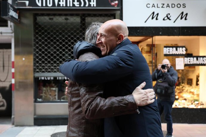 El secretario autonómico electo del PSOE CyL junto al alcalde de León en una reciente visita a la capital leonesa