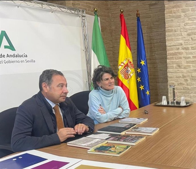La delegada territorial de Turismo, Cultura y Deporte de la Junta en Sevilla, Carmen Ortiz, junto al delegado del Gobierno de la Junta en Sevilla, Ricardo Sánchez