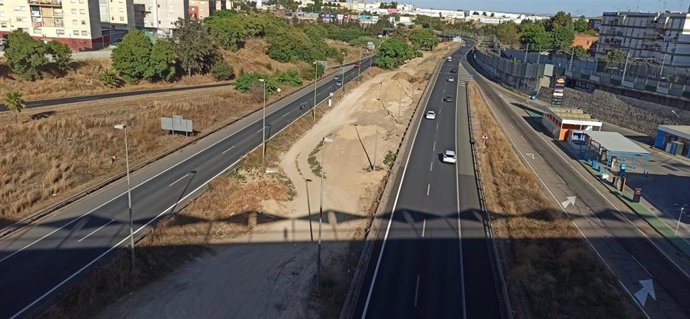 Archivo - Las obras del carril Bus-VAO en el trazado de San Juan
