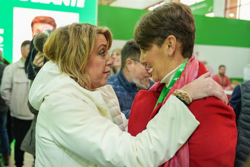 La senadora del PSOE y expresidente de la Junta de Andalucía Susana Díaz a su llegada al XV Congreso Regional del PSOE-A en Armilla (Granada)