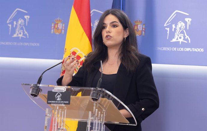 La portavoz de Vox, Pepa Millán, durante una rueda de prensa anterior a la Junta de Portavoces, en el Congreso de los Diputados, a 18 de febrero de 2025, en Madrid (España).